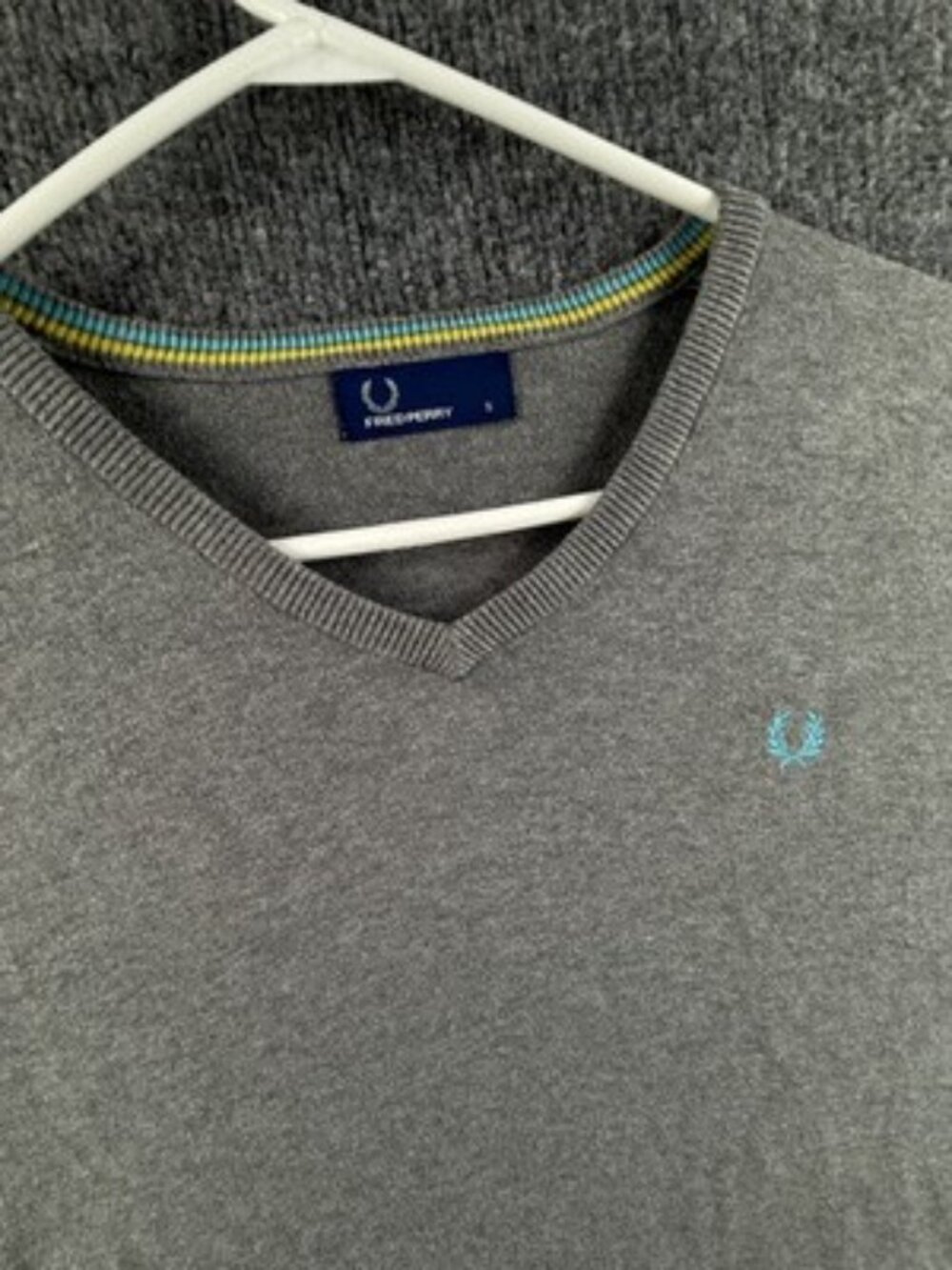 Fred Perry Pullover V-Neck Gray Women All Cotton Logo Sweater Long Sleeve Small - Picture 2 of 15